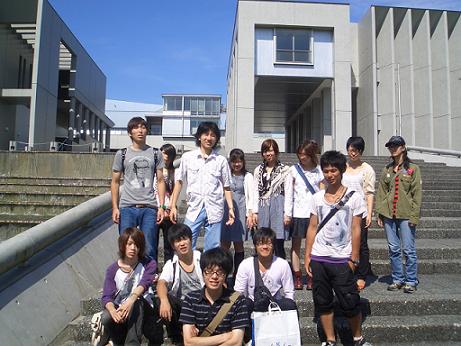 慶應義塾大学湘南藤沢キャンパスにて