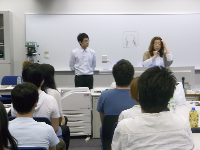 講師の川妻先生と助手の寺西さん